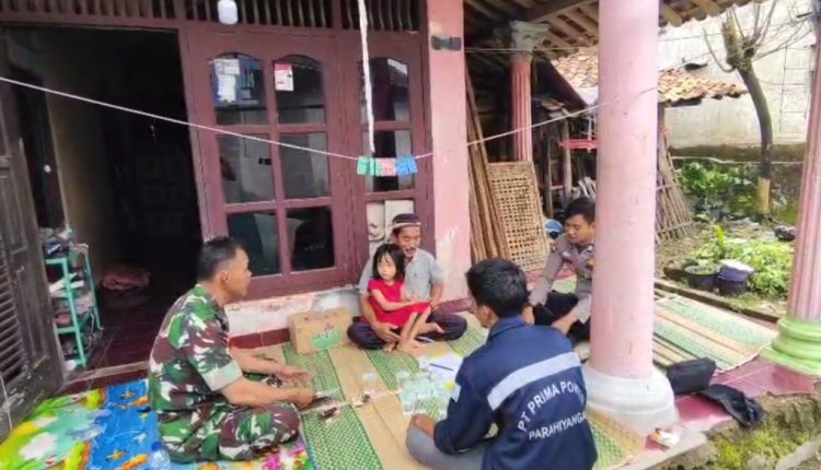 Babinsa Koramil 2202/Palabuhanratu Laksanakan KOMSOS dengan Warga Desa Citarik