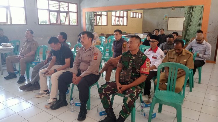 Babinsa Koramil 2205/Kalapanunggal Sosialisasikan Sistem Penerimaan Siswa Baru di SMAN 1 Kabandungan