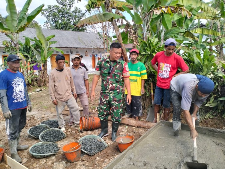 Babinsa Koramil 2206/Parakansalak Laksanakan Kegiatan Bhakti Perbaikan Jalan di Desa Lebaksari