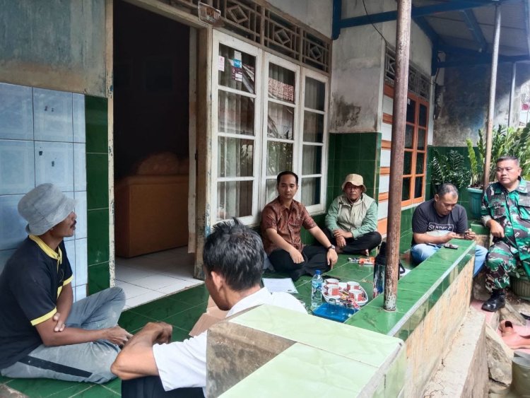 Babinsa Koramil 2207/Jampangtengah Laksanakan Komsos di Desa Cimerang