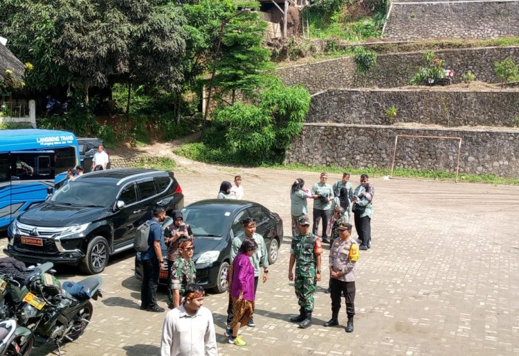 DANRAMIL 2201/CISOLOK HADIRI KEGIATAN KKDN UNHAN DI KASEPUHAN SINARRESMI