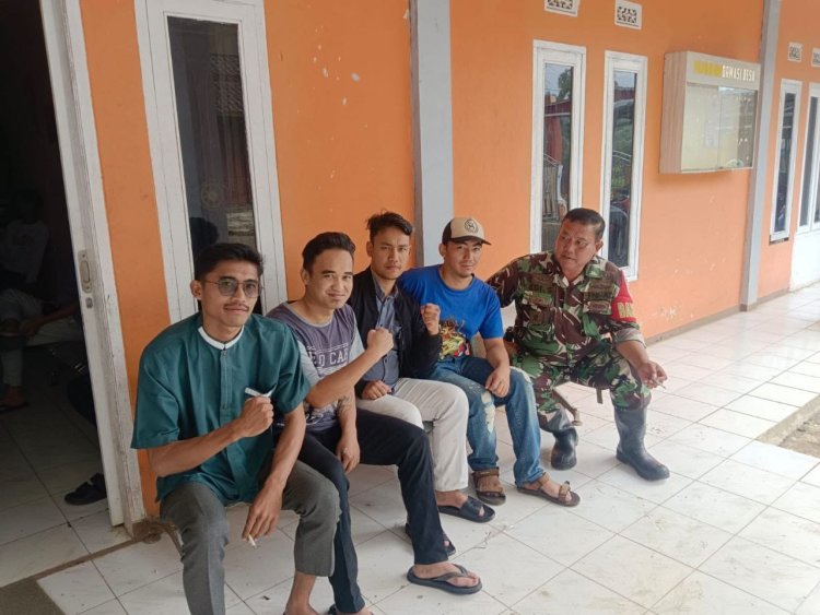 BABINSA KORAMIL 2207/JAMPANGTENGAH LAKSANAKAN KOMSOS DENGAN TOKOH PEMUDA DI DESA CIMERANG