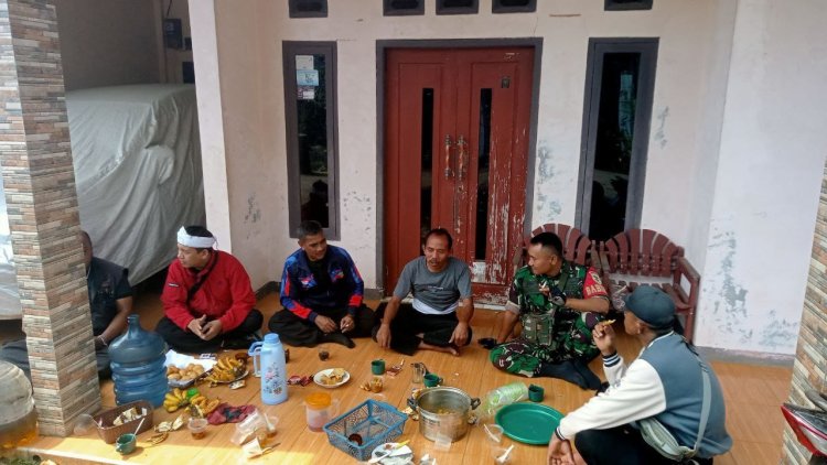 Babinsa Koramil 2205/Kalapanunggal Jalin Silaturahmi dengan Tokoh Masyarakat