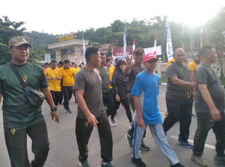 BABINSA KORAMIL 2201/CISOLOK IKUTI JALAN SANTAI HUT BHAYANGKARA KE-73 DI POLRES SUKABUMI
