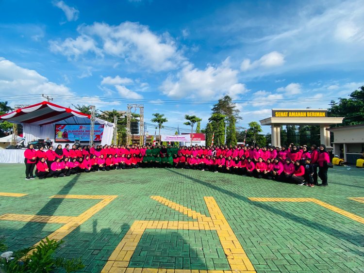 Personel Kodim 0622/Kabupaten Sukabumi Ikuti Olahraga Bersama dalam Rangka HUT Bhayangkara Ke-79 Tingkat Polres Sukabumi