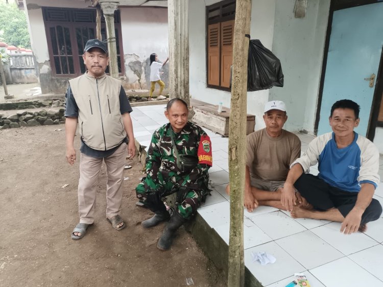 Babinsa Koramil 2202/Palabuhanratu Laksanakan Komsos Bersama Warga Desa Loji