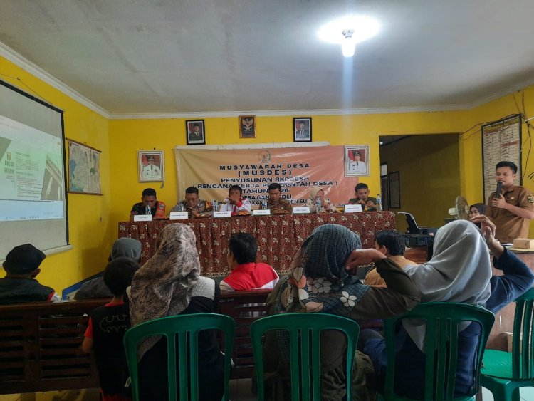 Babinsa Koramil 2201/Cisolok Hadiri Musyawarah Desa Penyusunan RKPDESA Tahun 2026 di Desa Gandasoli