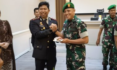 Kodim 0622/Kab. Sukabumi Berikan Kejutan Ucapan Selamat Hari Bhayangkara Ke-79 ke Polres Sukabumi