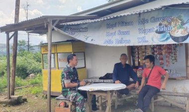 Babinsa Koramil 2206/Parakansalak Laksanakan Komsos Bersama Warga Desa Lebaksari