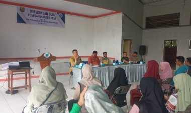 BABINSA KORAMIL 2206/PARAKANSALAK HADIRI MUSYAWARAH DESA PENETAPAN INDEKS DESA