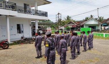Babinsa Koramil 2215/Ciemas Laksanakan Pembinaan Linmas di Desa Mandrajaya