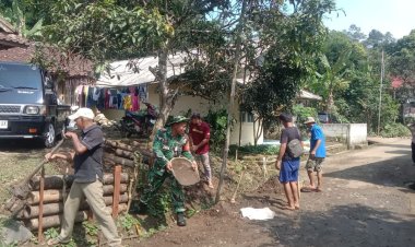 BABINSA KORAMIL 2204/CIKIDANG GELAR BAKTI PEMBERSIHAN PARIT BERSAMA WARGA