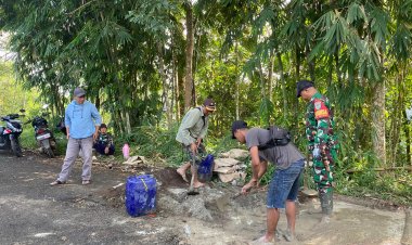 BABINSA KORAMIL 2210/PABUARAN GELAR KARYA BAKTI BERSAMA WARGA DI KP SINDANGRAJA