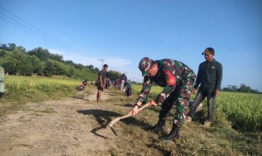 Babinsa Koramil 2215/Ciemas Laksanakan Karya Bhakti Bersama Warga