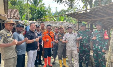 TANAH LONGSOR LANDA KAMPUNG CISARUA, PARAKANSALAK – BABINSA DAN FORKOPIMCAM LAKSANAKAN TINDAKAN TANGGAP DARURAT