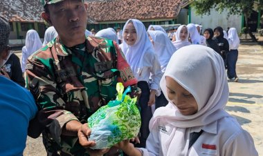 Babinsa Koramil 12/Tegalbuleud Monitoring Pendistribusian Makanan Bergizi Gratis di Desa Buniasih