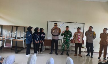 Babinsa Koramil 2205/Kalapanunggal Hadiri Pembukaan MPLS di SMAN 1 Kalapanunggal