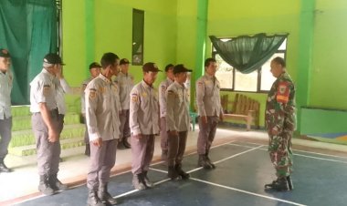 Babinsa Koramil 2202/Palabuhanratu Laksanakan Pembinaan Satlinmas Desa Loji