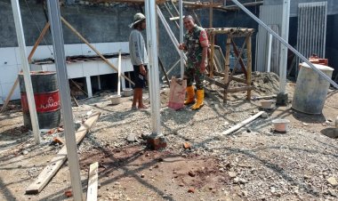 Babinsa Koramil 2204/Cikidang Laksanakan Pengawasan Pembangunan Dapur MBG di Desa Cikiray