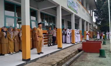 Babinsa Koramil 2206/Parakansalak Hadiri Pembukaan MPLS di SMAN 1 Parakansalak