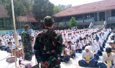 BABINSA KORAMIL 2201/CISOLOK BERIKAN PEMBEKALAN WASBANG PADA MPLS DI SMAN 1 CISOLOK