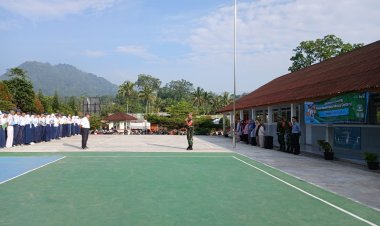 Babinsa Koramil 2208/Nyalindung Dukung MPLS di SMK Negeri 1 Gegerbitung