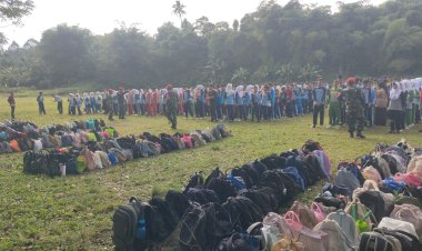 Koramil 2204/Cikidang Berikan Materi Wasbang, PBB, dan PPM pada Kegiatan MPLS di SMAN 1 Cikidang