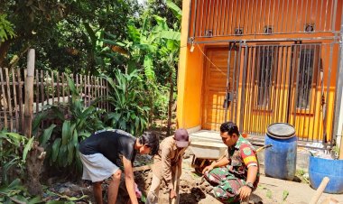 Babinsa Koramil 2202/Palabuhanratu Bersama Warga Laksanakan Karya Bakti Pembuatan Sumur di Desa Cidadap