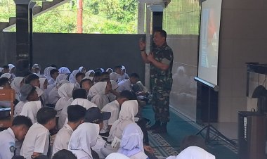 Danramil 2207/Jampangtengah Berikan Materi Bela Negara dalam Kegiatan MPLS di SMAN 1 Jampangtengah