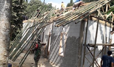 Babinsa Sukajadi Koramil 2213/Jampangkulon Laksanakan Karya Bakti Bersama Warga