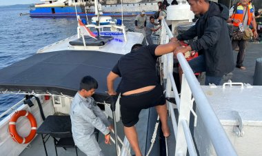 Bakamla RI Evakuasi Korban Kebakaran KMP Barcelona 5 di Perairan Talise