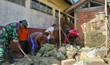 Babinsa Koramil 2205/Kalapanunggal Gelar Karya Bhakti Pembangunan Bak Penampungan Air di Desa Cianaga