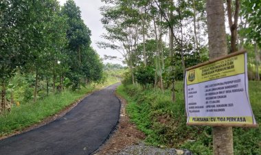 Dinas Perumahan dan Kawasan Permukiman (Disperkim) Kabupaten Sukabumi memperbaiki jalan lingkungan di Kampung Ridogalih, Desa Ridogalih, Kecamatan Cikakak.
