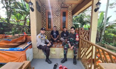 Babinsa Koramil 2206/Parakansalak Jalin Komsos dengan Warga Desa Sukatani