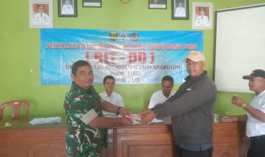 Babinsa Koramil 2213/Jampangkulon Dampingi Penyaluran BLT Dana Desa di Desa Ciparay