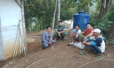 Babinsa Koramil 2204/Cikidang Laksanakan Komsos dengan Warga Desa Cikarae Thoyibah