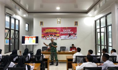 Babinsa Koramil 2206/Parakansalak Berikan Materi Wawasan Kebangsaan kepada Calon Paskibra