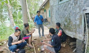 Babinsa Desa Padajaya Jalin Komsos dengan Warga untuk Tingkatkan Kebersamaan dan Kewaspadaan