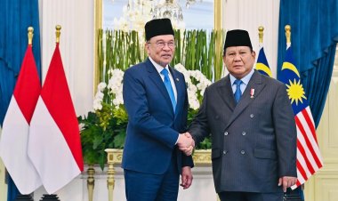 Hangat dan Bersahabat, Presiden Prabowo Sambut Kunjungan PM Malaysia Anwar Ibrahim di Istana Merdeka Jakarta