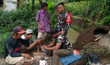 Babinsa Koramil 2201/Cisolok Laksanakan Komsos dan Monitoring Wilayah di Desa Cicadas