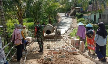 Babinsa Koramil 2214/Surade Gelar Karya Bhakti Bersama Warga di Desa Cipendai