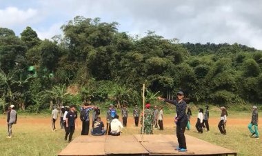 Babinsa Koramil 2204/Cikidang Latih Paskibraka SMAN 1 Cikidang