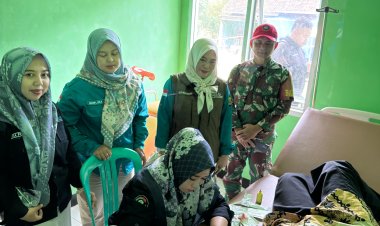 Babinsa Koramil 2213/Jampangkulon Dampingi Kegiatan KB Kes di Kalibunder