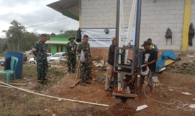 PASTIKAN AIR MENGALIR, DANSATGAS TMMD KE-125 TINJAU LANGSUNG PEMBUATAN SUMUR BOR DI KP. CISIREUM