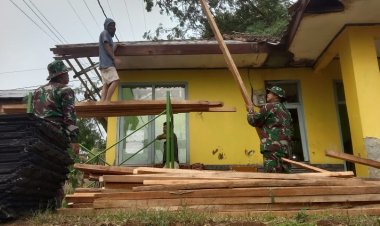 SATGAS TMMD KE-125 REHAB PUSTU DI KAMPUNG CISIREUM, LANGKAPJAYA DEMI PELAYANAN KESEHATAN YANG LEBIH LAYAK