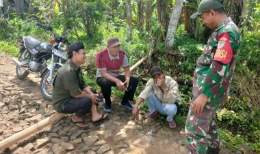 Babinsa Koramil 2209/Lengkong Gelar Komsos dengan Warga di Kp. Situmekar