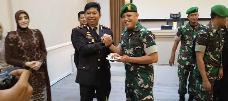 Kodim 0622/Kab. Sukabumi Berikan Kejutan Ucapan Selamat Hari Bhayangkara Ke-79 ke Polres Sukabumi