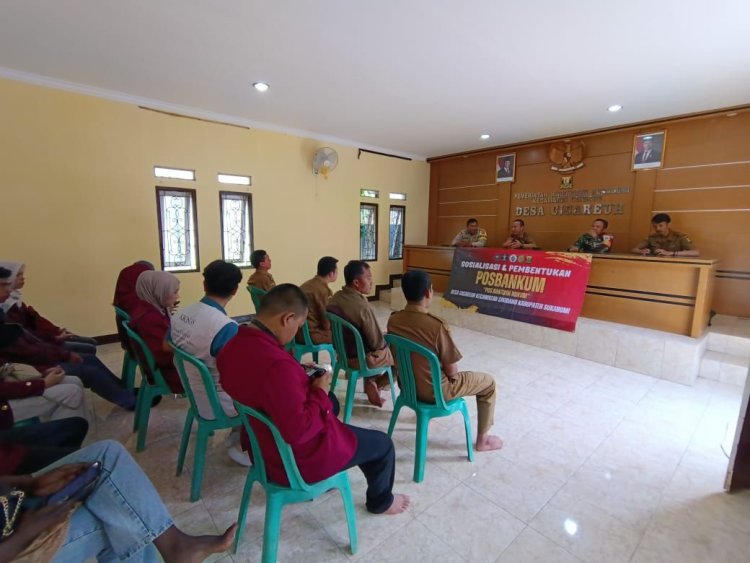 Babinsa Koramil 2204/Cikidang Hadiri Rapat Pembentukan Bantuan Hukum di Desa Cicareuh