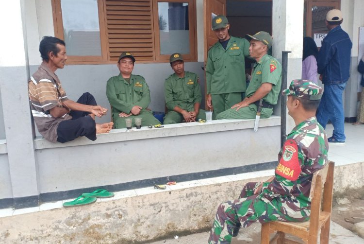 Babinsa Koramil 2205/Kalapanunggal Laksanakan Komsos Bersama Linmas di Desa Makasari