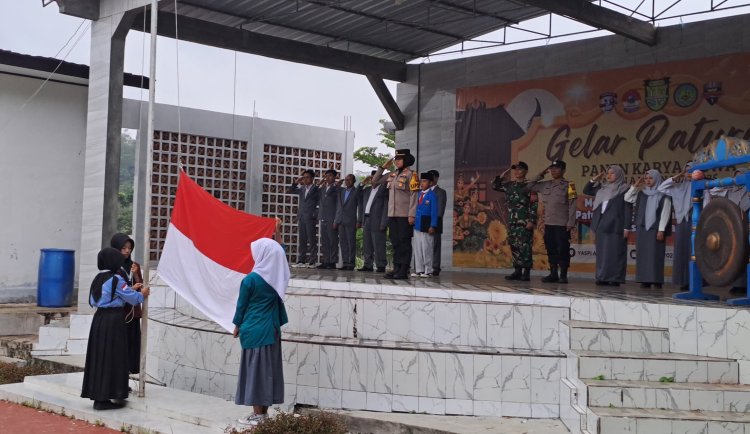 BABINSA KORAMIL 2209/LENGKONG HADIRI UPACARA BENDERA DAN PEMBUKAAN MPLS DI YAYASAN AR RASYID